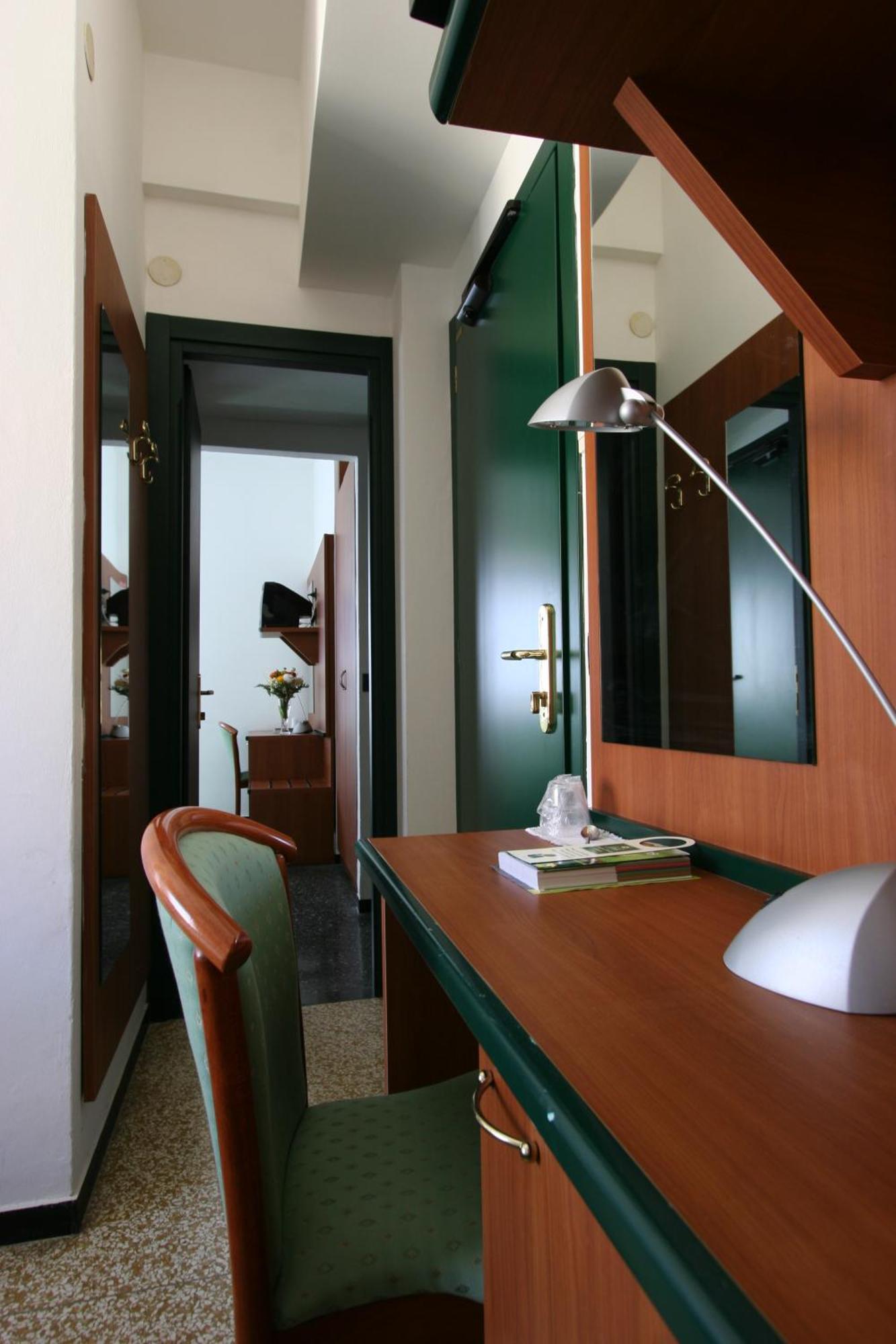 Hotel Adriana 3*