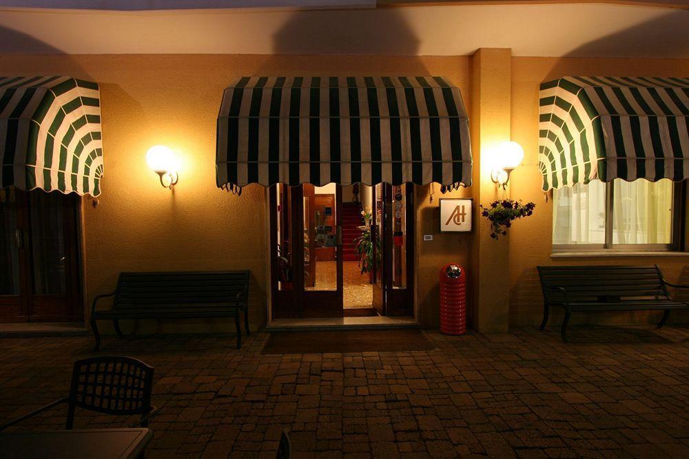 Hotel Adriana 3*
